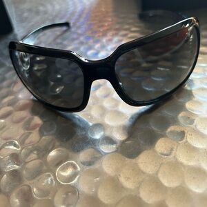 Authentic Chanel sunglasses women very good condition with box